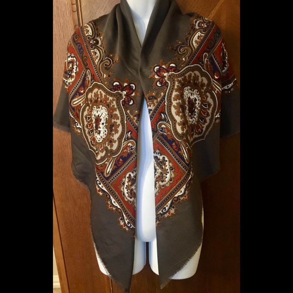 Norma Dori Scarf